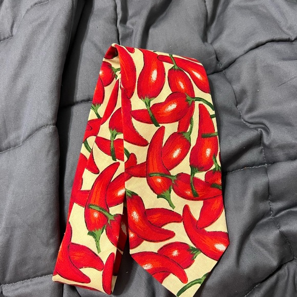 Now Designs 30th year Red Chili Peppers Tie - Picture 1 of 7